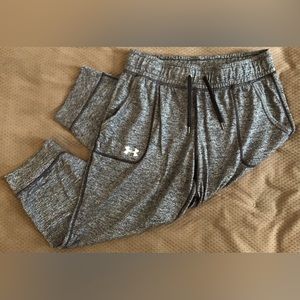 NWOT Under Armour Charcoal Loose Fit Drawstring Workout Capris - S
